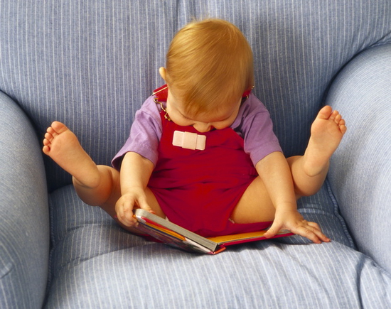 есть ли польза от чтения книжек малышу до года