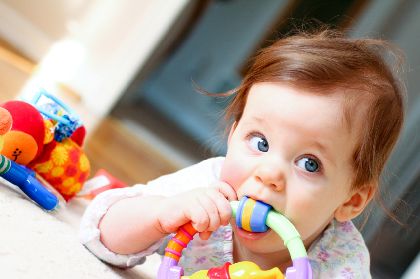 игрушки помогут развитию ребенка до года